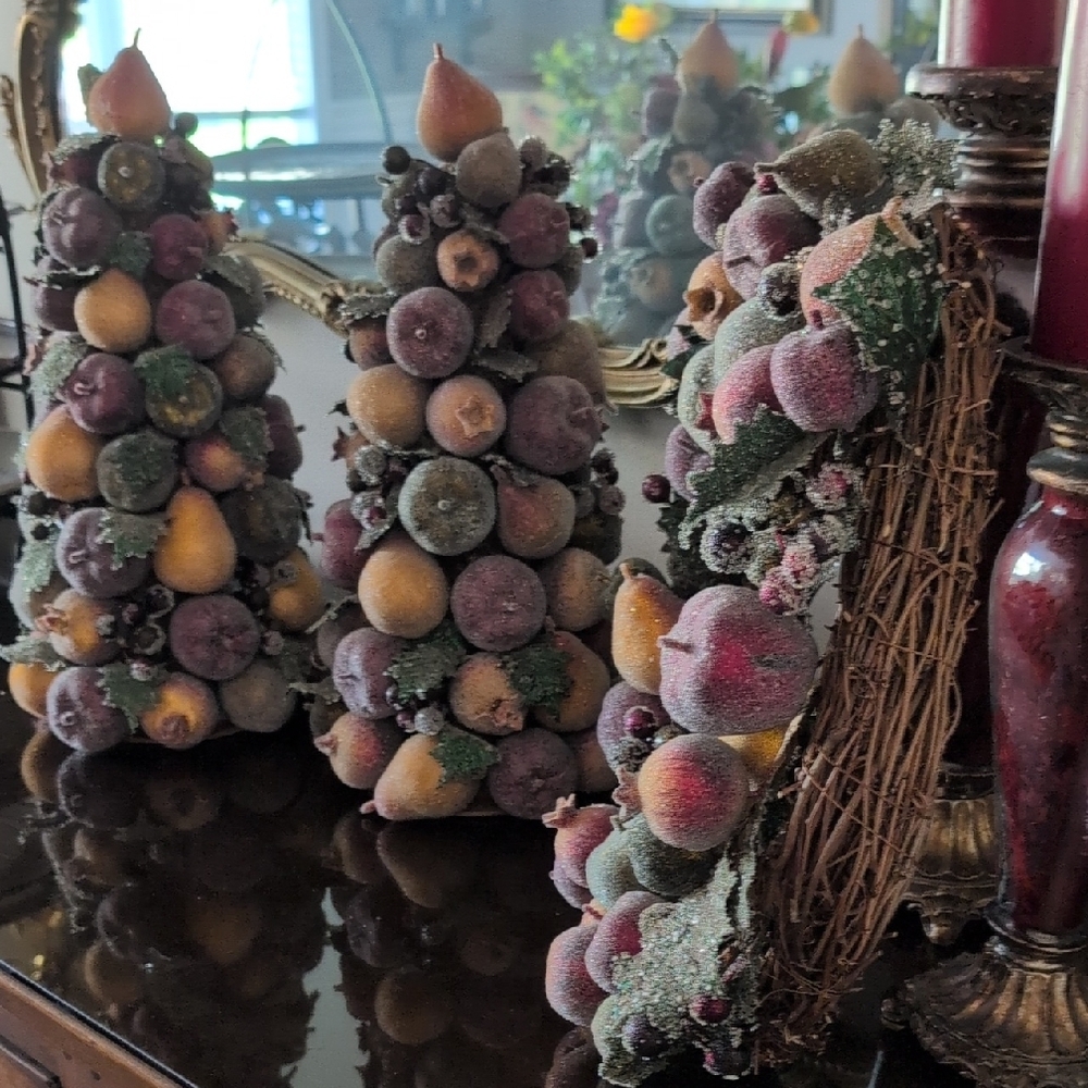 (2) Festive Fruit Cone Decor with Matching Wreath - Picture 5 of 7